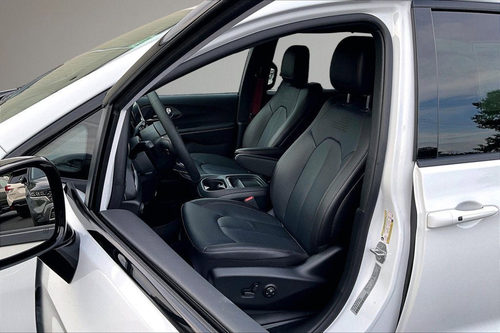 New 2027 Chrysler Pacifica Select FWD image 12