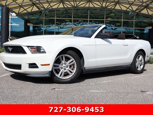 Used 2012 Ford Mustang Convertible image 3