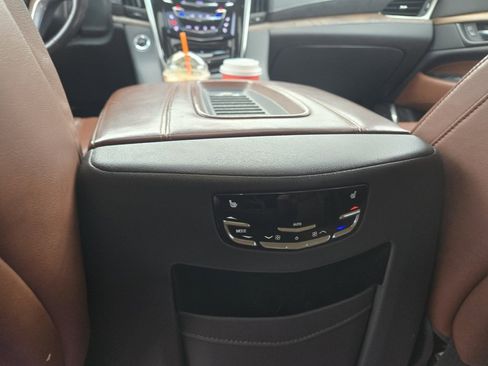 Used 2020 Cadillac Escalade Luxury image 14