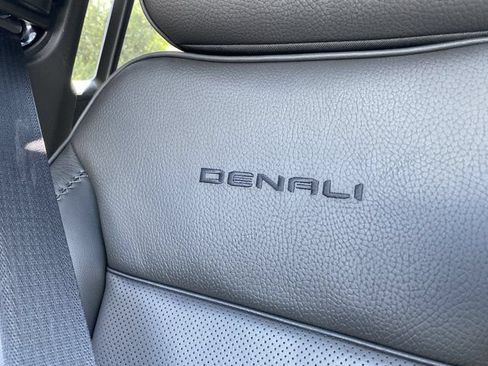 Used 2025 GMC Yukon Denali w/ Denali Reserve Package AWD/4WD image 38