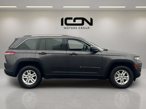 Used 2023 Jeep Grand Cherokee Laredo w/ Luxury Tech Group I AWD/4WD image 9