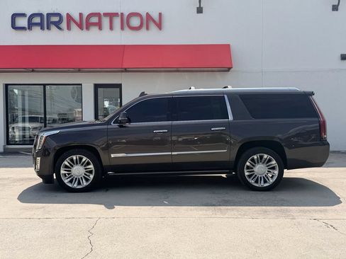Used 2015 Cadillac Escalade ESV Platinum AWD/4WD image 3