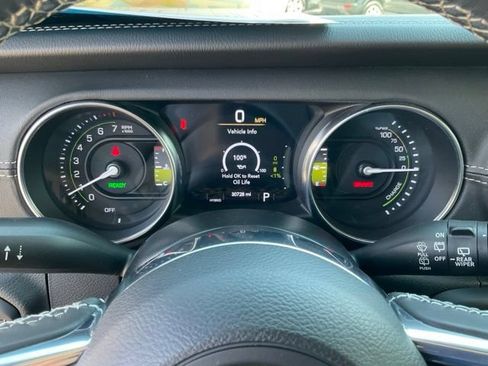 Used 2022 Jeep Wrangler Unlimited Sahara AWD/4WD image 8