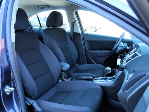 Used 2014 Chevrolet Cruze LT image 17