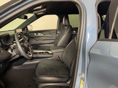 Used 2025 Ford Explorer ST AWD/4WD image 18