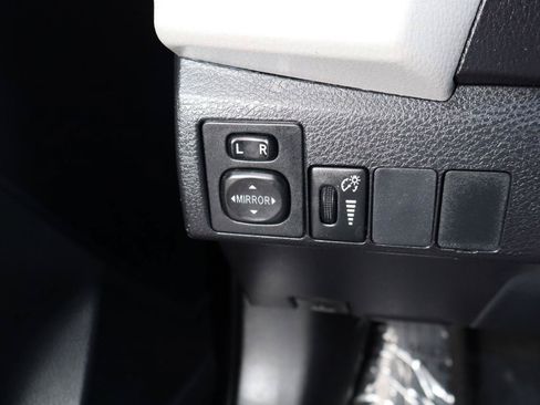 Used 2016 Toyota Corolla LE FWD image 23