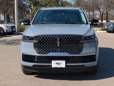 New 2026 Lincoln Navigator L Premier image 8