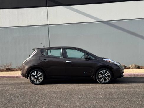 Used 2017 Nissan Leaf SV image 8