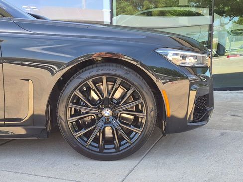 Used 2022 BMW 750i xDrive w/ Executive Package AWD/4WD image 11