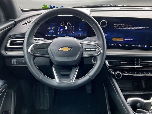 Used 2025 Chevrolet Traverse LT image 10