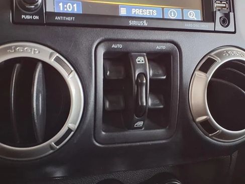 Used 2016 Jeep Wrangler Unlimited Sahara image 20