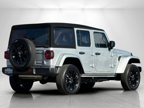 Used 2024 Jeep Wrangler Sahara image 3
