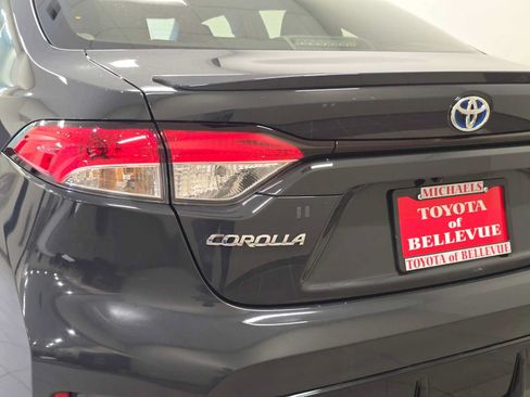 Certified 2025 Toyota Corolla SE FWD image 7