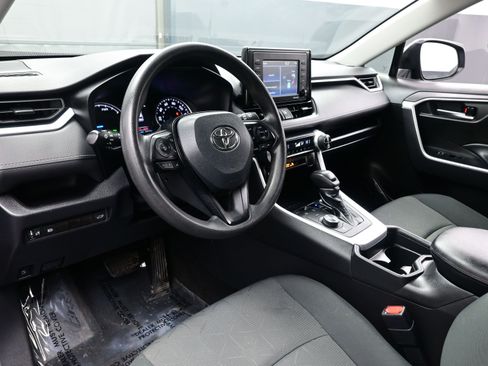 Used 2020 Toyota RAV4 XLE image 12