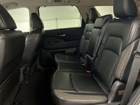 Used 2024 Nissan Pathfinder SL AWD/4WD image 25