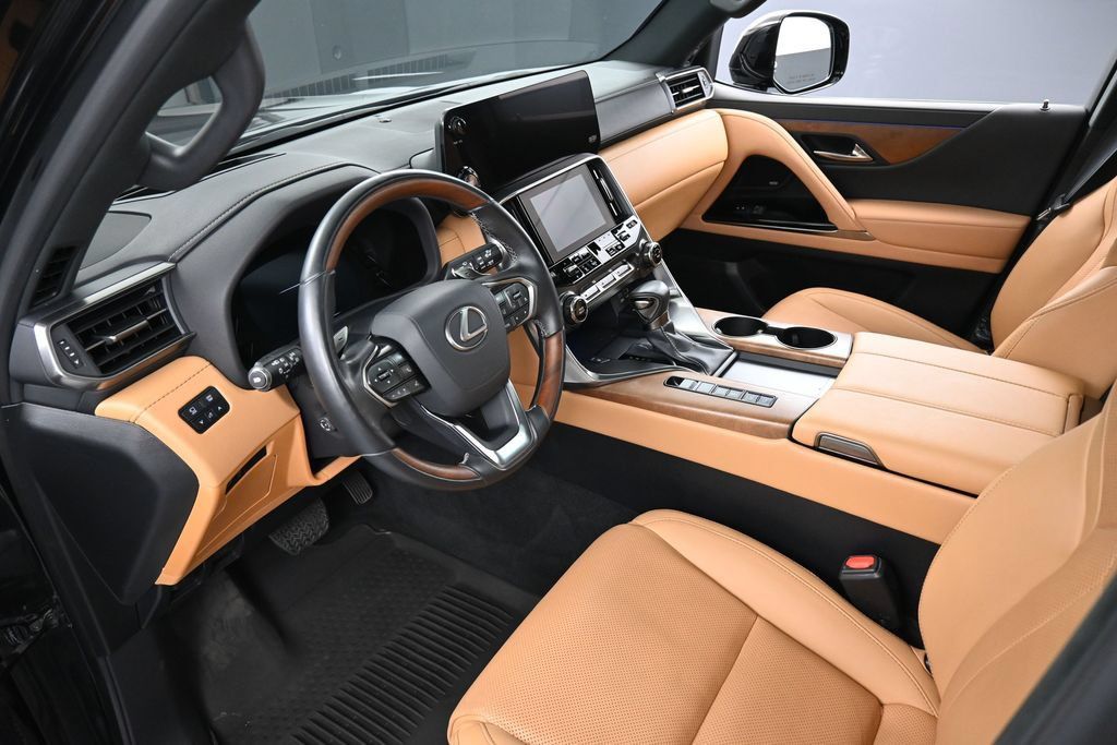Used 2024 Lexus LX 600 4WD w/ Appearance Package image 4