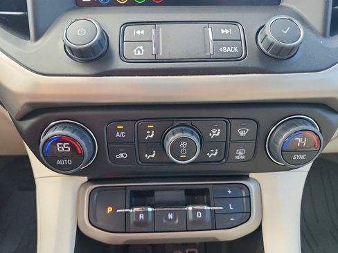 Certified 2023 GMC Acadia Denali w/ Denali Ultimate Package AWD/4WD image 19