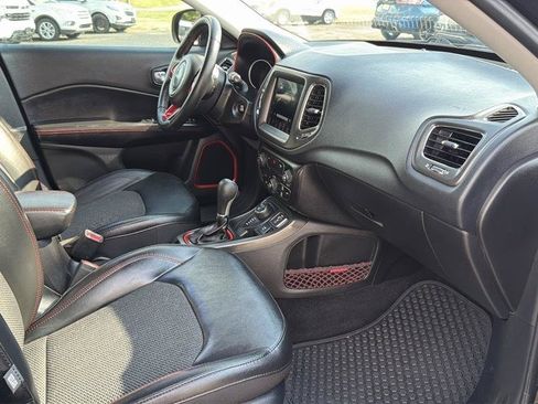 Used 2019 Jeep Compass Trailhawk AWD/4WD image 6