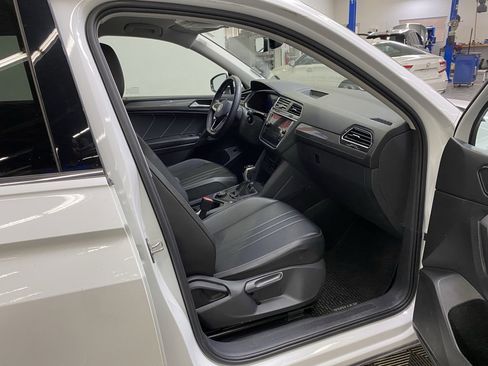 Used 2022 Volkswagen Tiguan SE image 12