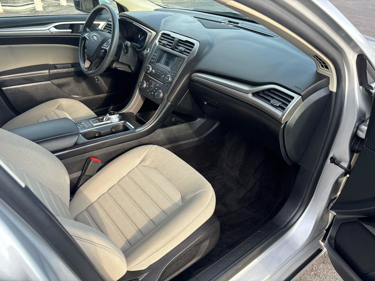 Used 2018 Ford Fusion S FWD image 26