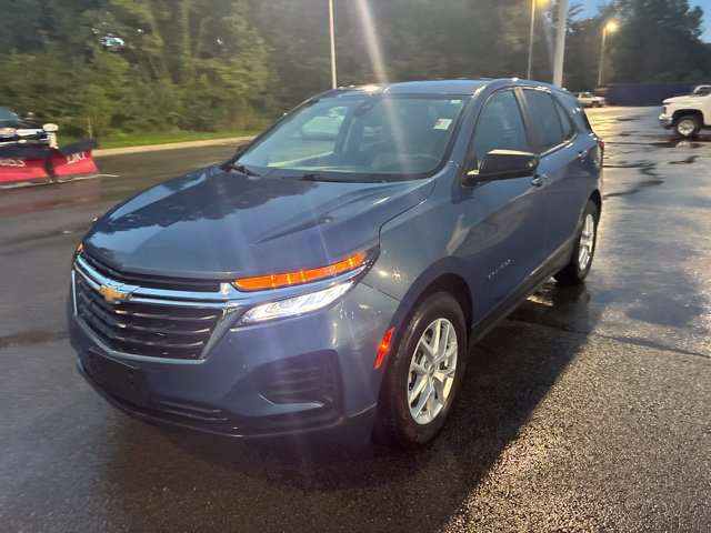 Used 2024 Chevrolet Equinox LS w/ LS Convenience Package FWD image 3