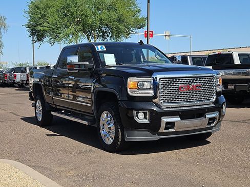 Used 2016 GMC Sierra 2500 Denali w/ Duramax Plus Package AWD/4WD image 3