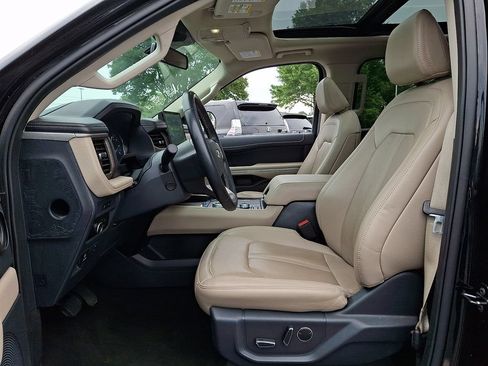 Used 2024 Ford Expedition Limited AWD/4WD image 13
