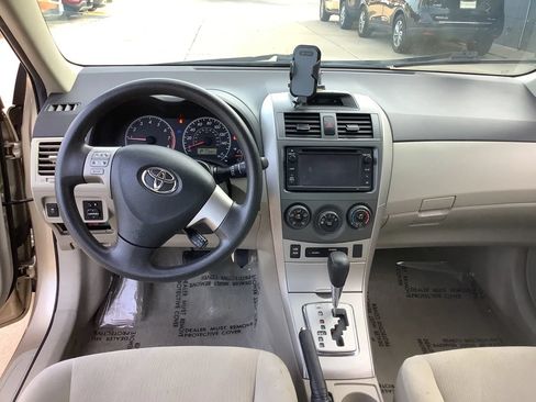 Used 2013 Toyota Corolla LE FWD image 27