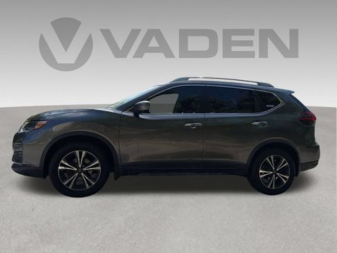 Used 2020 Nissan Rogue SV w/ Premium Package FWD image 16