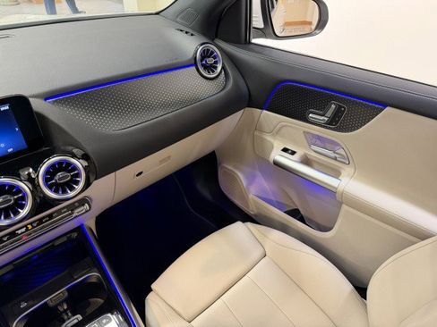 Used 2025 Mercedes-Benz GLA 250 image 10