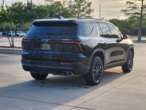 Used 2025 Chevrolet Traverse LT w/ Midnight/Sport Edition image 5