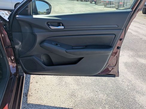 Used 2024 Nissan Altima 2.5 SV image 31