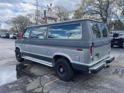Used 1989 Ford E-250 and Econoline 250 Club Wagon RWD image 7
