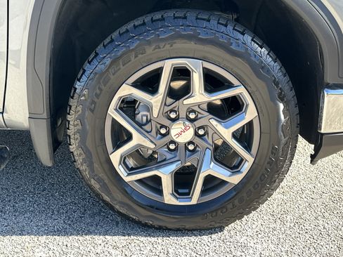 Used 2024 GMC Sierra 1500 SLE image 12