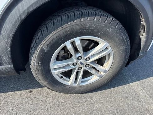 Used 2023 Ford Explorer XLT w/ Equipment Group 202A image 11