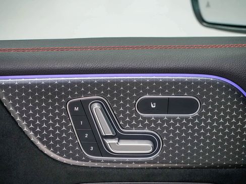 Used 2025 Mercedes-Benz GLB 250 image 19