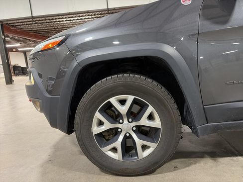 Used 2016 Jeep Cherokee Trailhawk w/ Comfort/Convenience Group AWD/4WD image 34