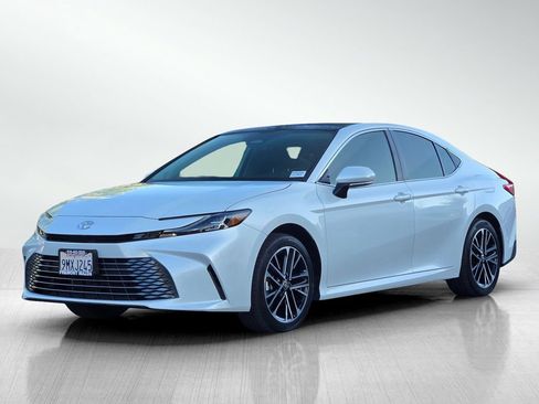 Used 2025 Toyota Camry XLE w/ Premium Package AWD/4WD image 8