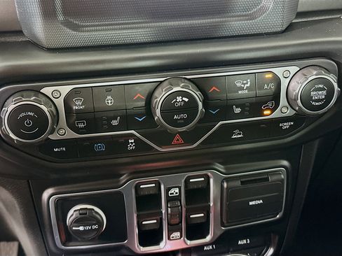 Used 2023 Jeep Wrangler Unlimited w/ Cold Weather Group image 22