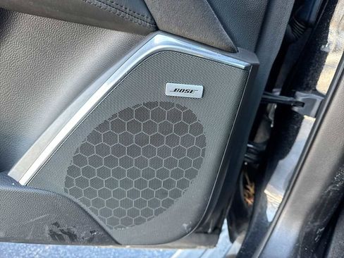 Used 2017 Cadillac Escalade Platinum image 29