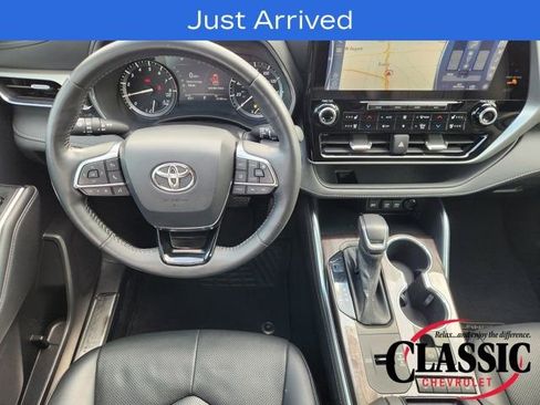 Used 2021 Toyota Highlander Platinum image 38