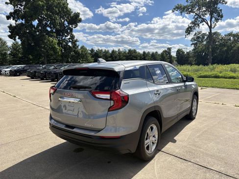 Used 2024 GMC Terrain SLE AWD/4WD image 23