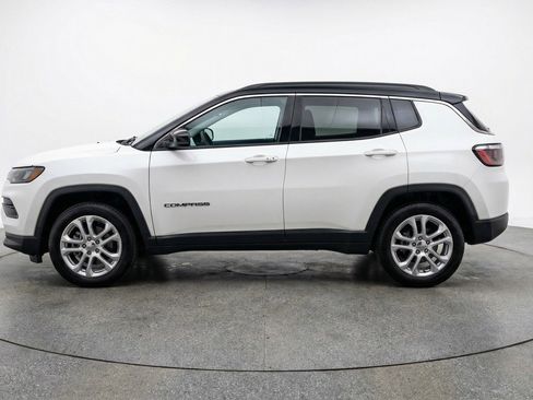 Used 2025 Jeep Compass Limited image 5