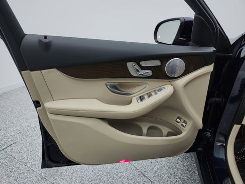 Used 2019 Mercedes-Benz GLC 350e 4MATIC image 14
