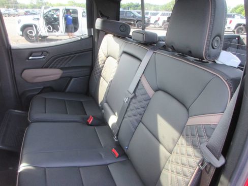 New 2026 GMC Canyon Denali AWD/4WD image 12