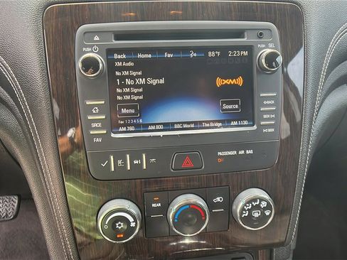 Used 2016 Chevrolet Traverse LT w/ Style and Technology Package image 30