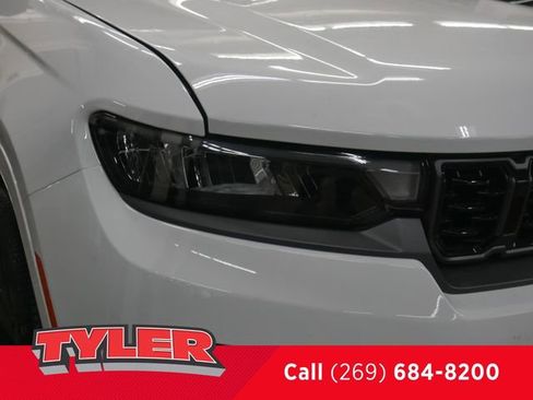 New 2026 Jeep Grand Cherokee Limited image 9