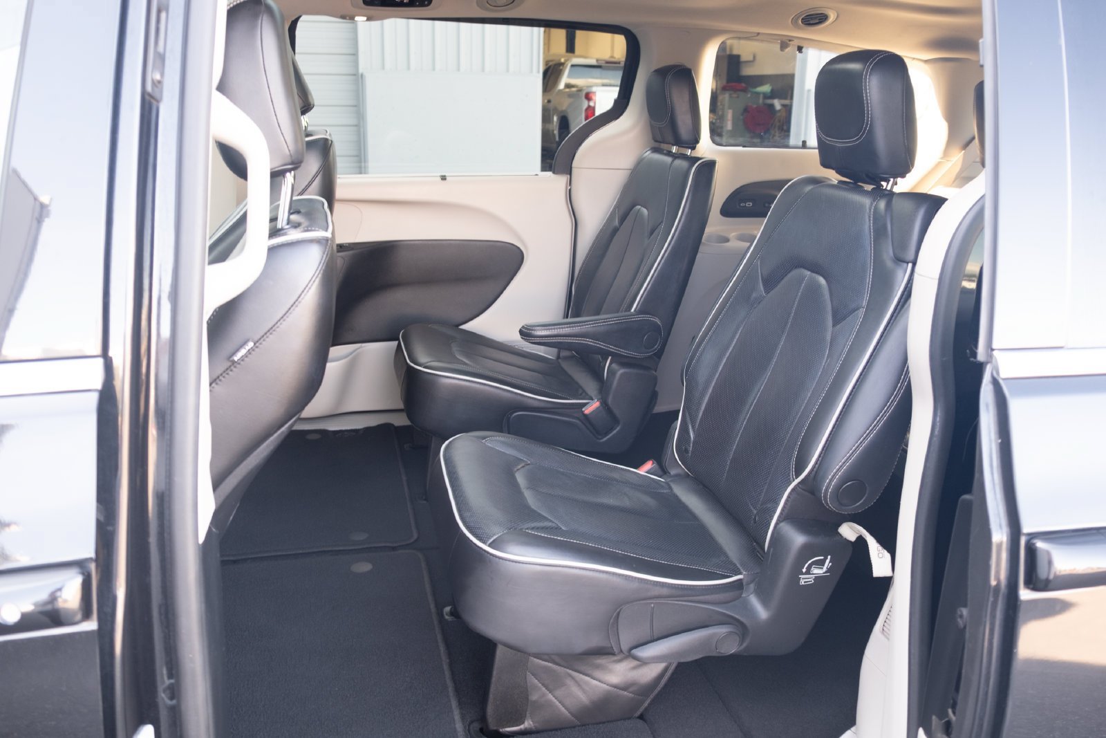 Used 2022 Chrysler Pacifica Limited FWD image 18