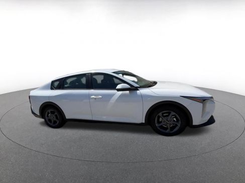 Used 2025 Kia K4 LXS image 2