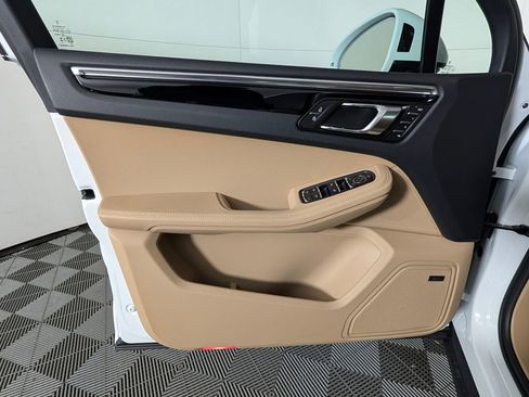New 2026 Porsche Macan image 25